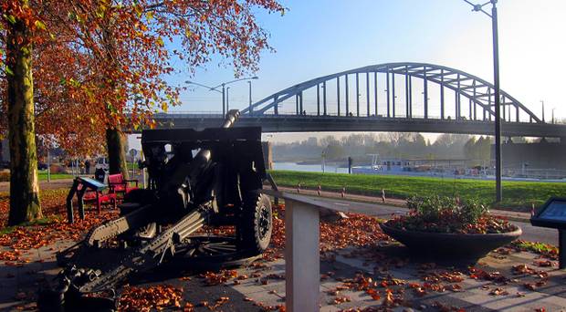 ARNHEM HOLANDA CRUCEROS RHIN CRUCEROS PAISES BAJOS CRUCEROS FLUVIALES PUENTE SEGUNDA GUERRA MUNDIAL WWII